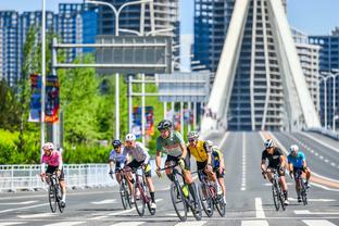 ?场地自行车女子全能赛记分赛4/4 中国选手刘佳丽拿到铜牌